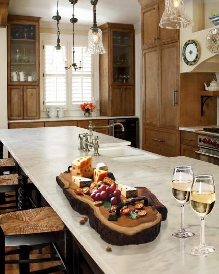 Medium Mulberry Serving Board With Bark Live-Edge