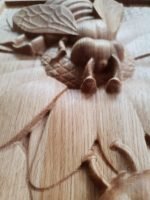 Three Bees on Sunflowers Oak Carving Wall Decoration - Image 4